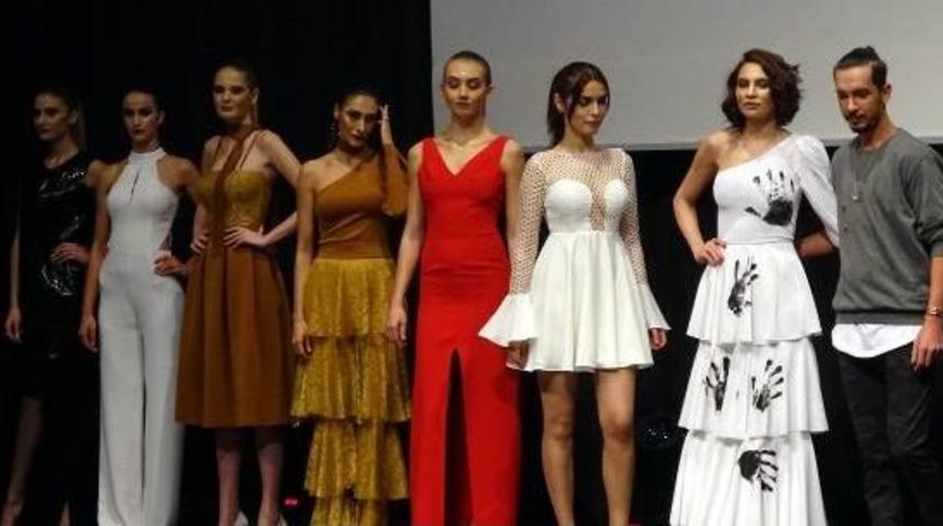 Defilede &lsquo;&Ccedil;ocuk İstismarı&rsquo; Mesajı