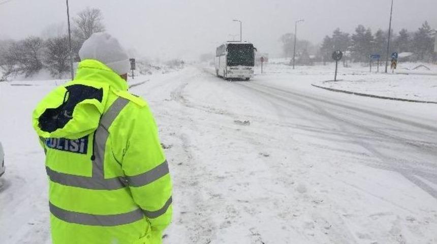 Bolu Dağı Yılın En Sert Kar Yağışına Teslim