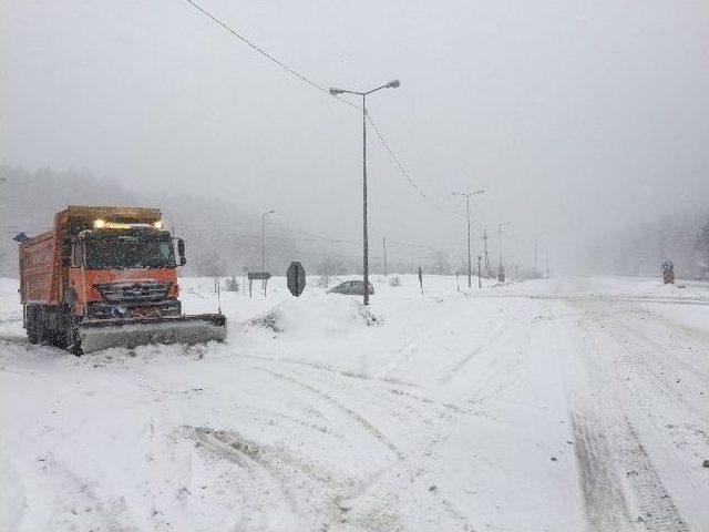 Bolu Dağı Yılın En Sert Kar Yağışına Teslim