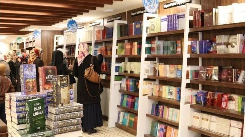 Kur&rsquo;an Kursu &Ouml;ğrencileri Kitap Evini Gezdi