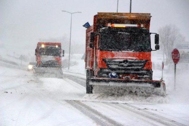 Bolu Dağı'nda Kar Ulaşımı Aksattı