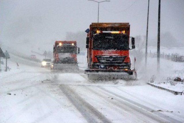 Bolu Dağı'nda Kar Ulaşımı Aksattı