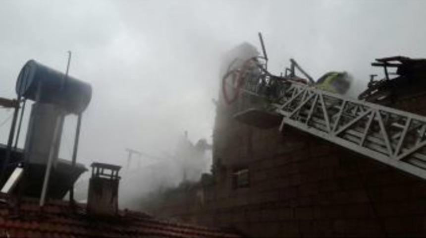 &Ccedil;atı Yangını Korkuttu