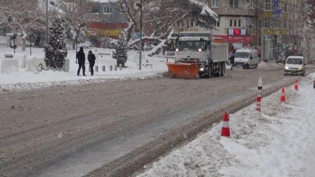 Kar Tekirdağ&rsquo;da Etkisini S&uuml;rd&uuml;r&uuml;yor
