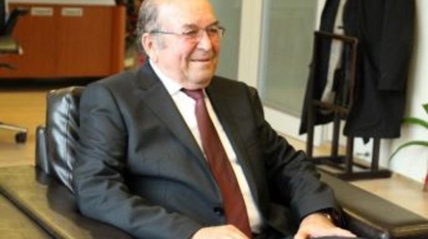 T&uuml;rksav&rsquo;dan S&ouml;keli Yazar Yaşar &Ccedil;ağbayır&rsquo;a B&uuml;y&uuml;k Onur