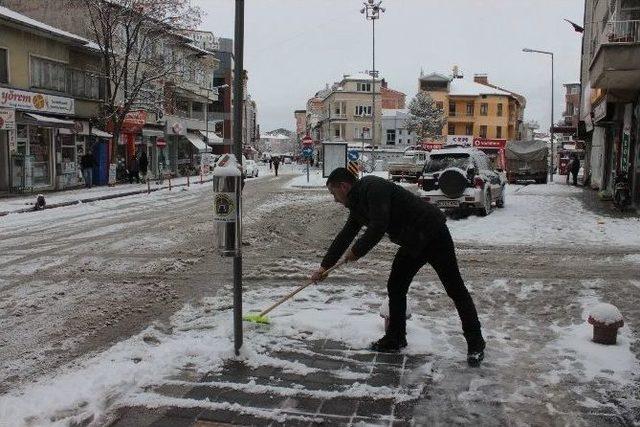 Kar, K&uuml;tahya&rsquo;nın Tavşanlı İl&ccedil;esinde Etkili Oldu 1