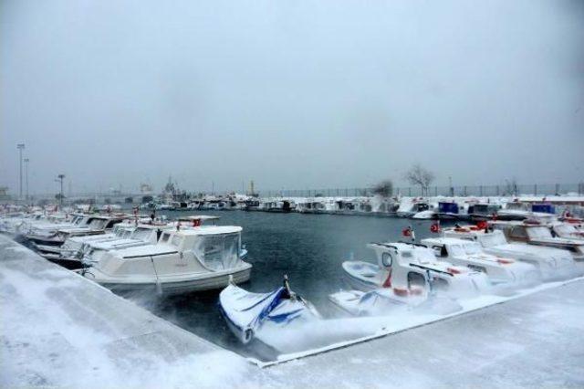 Çanakkale'de Kar Ve Soğukta Yaşam Altüst Oldu