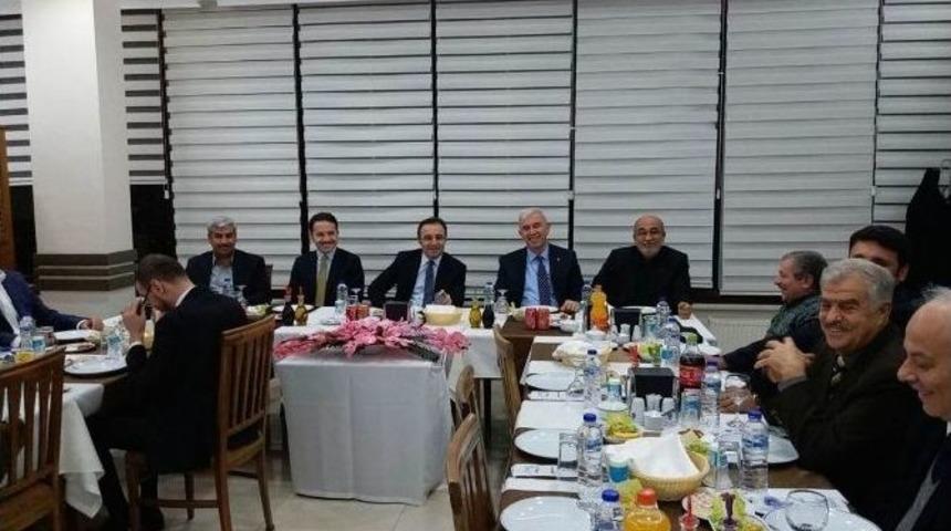 Vali &Ccedil;ataklı Esnaflar Ve İş Adamlarıyla Bir Araya Geldi