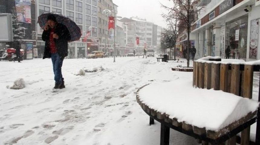 Bolu Kent Merkezinde G&ouml;z G&ouml;z&uuml; G&ouml;rm&uuml;yor