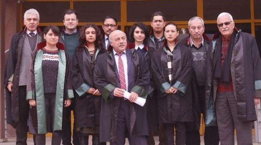 Sel&ccedil;uk&rsquo;taki Avukatlar Ter&ouml;re Karşı Tek Yumruk Oldu