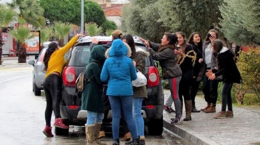 &Ccedil;eşme&rsquo;de Kar Sevinci