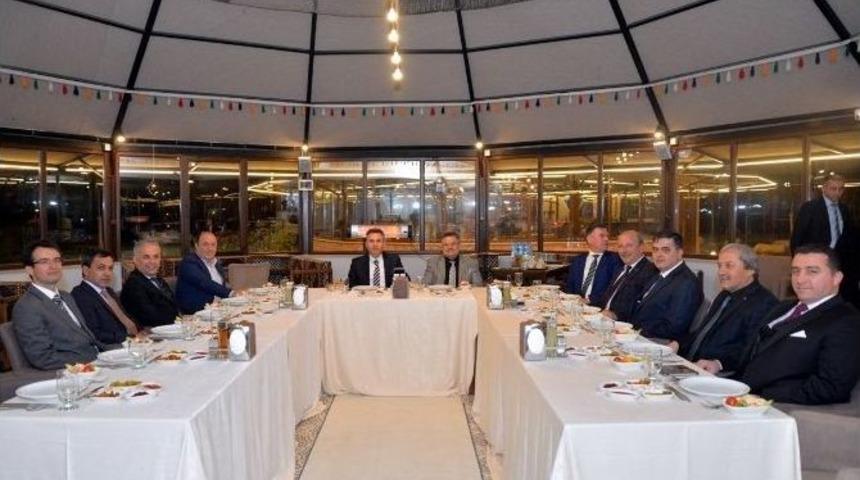 Vali S&uuml;leyman Elban, Belediye Başkanlarıyla Vezirhan&rsquo;da Bir Araya Geldi