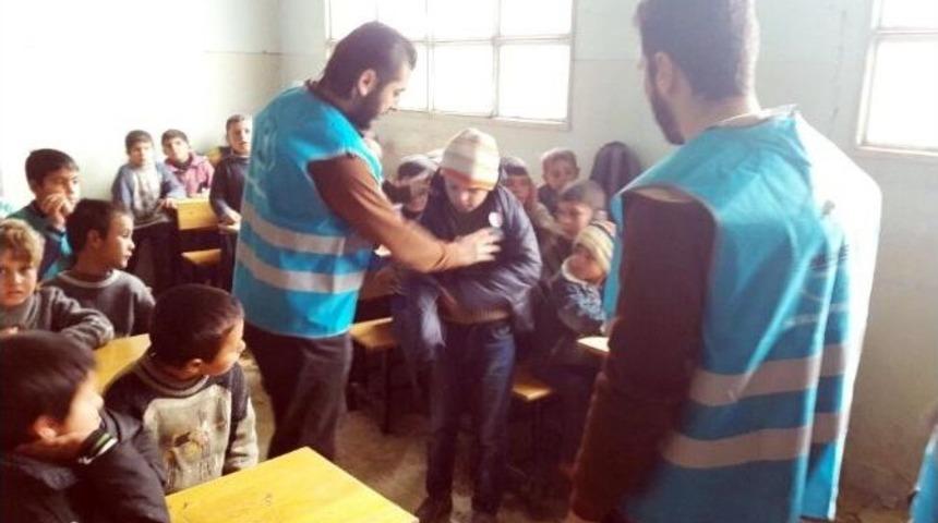 Fırat Kalkanı Harekatı&rsquo;ndaki B&ouml;lgelere Kışlık Bot Ve Kaban Yardımları Da Ulaştırılıyor