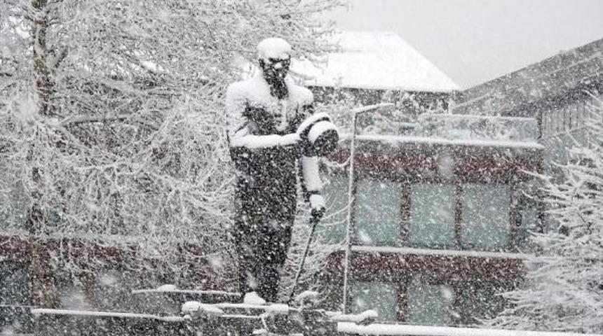 D&uuml;zce'de Kar Yaşamı Etkiledi