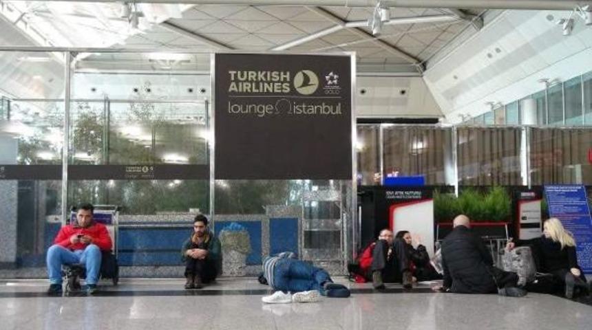 Sefer Iptalleri Artıyor,havalimanında Kuyruklar Uzadı