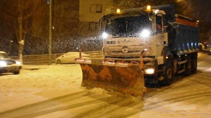 S&uuml;leymanpaşa Belediyesi Karla M&uuml;cadeleye Devam Ediyor