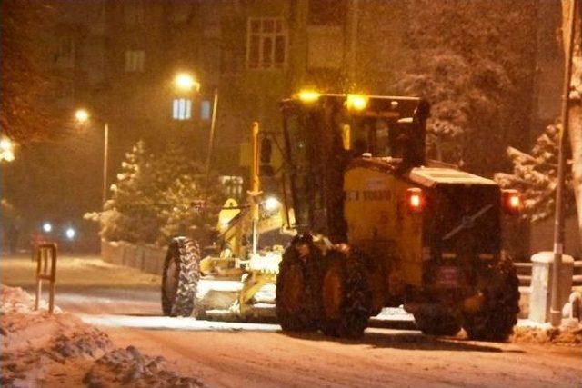 Süleymanpaşa Belediyesi Karla Mücadeleye Devam Ediyor