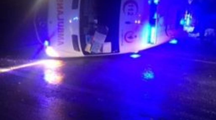 Hasta Taşıyan Ambulans Devrildi