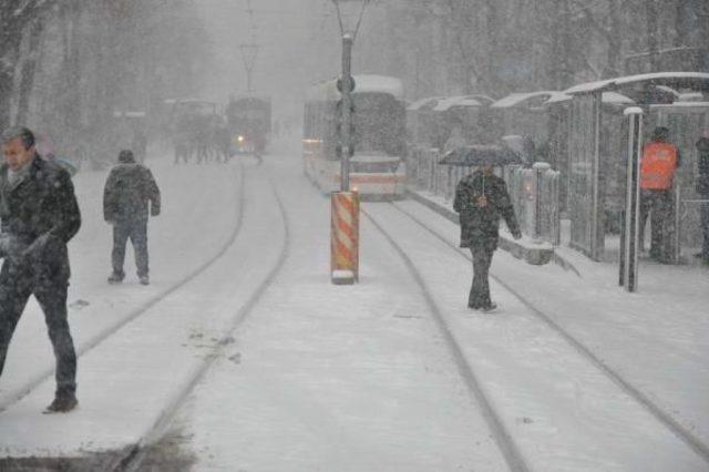 Eskişehir'de Kar Yağışı Etkili Oldu