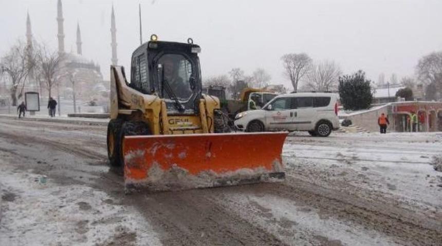 Trakya&rsquo;Da Kar Ve Soğuk Hayatı Fel&ccedil; Etti