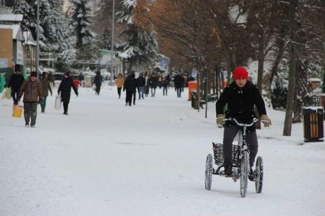 Eskişehir Yeni G&uuml;ne Beyaz &Ouml;rt&uuml; İle Uyandı