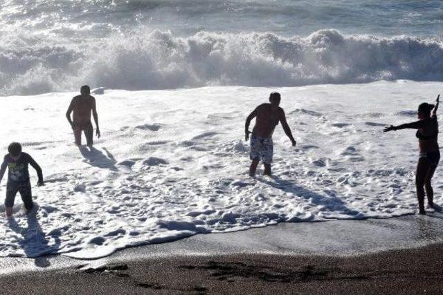 Antalya'da Deniz Keyfi Ve Kar Esareti Bir Arada