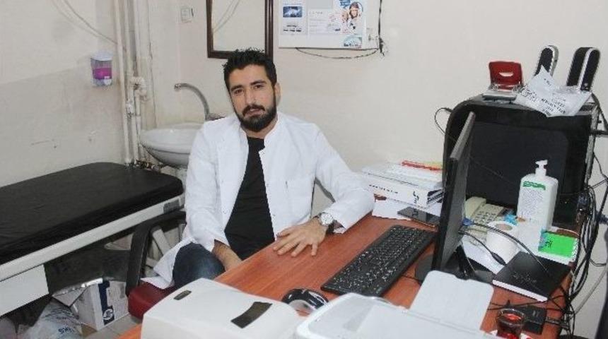 Şemdinli&rsquo;ye Yeni Gelen Doktor Bir Ayda 30 Ameliyat Yaptı