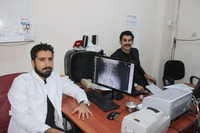 Şemdinli’ye Yeni Gelen Doktor Bir Ayda 30 Ameliyat Yaptı