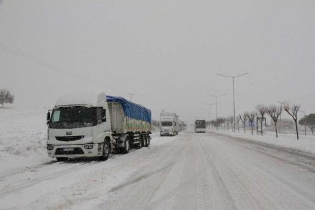 Balıkesir'de 592 Kırsal Mahallenin Yolu Kapandı