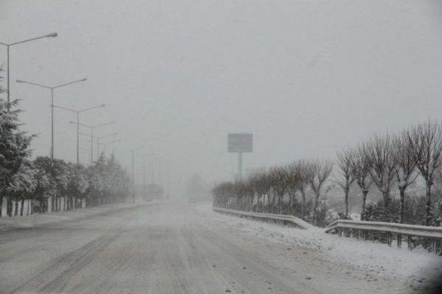 Balıkesir'de 592 Kırsal Mahallenin Yolu Kapandı