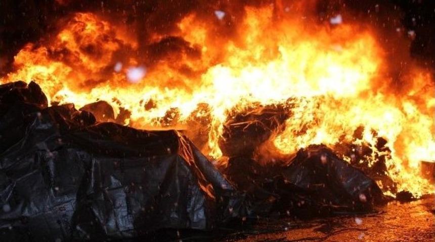 Sabaha Karşı &Ccedil;ıkan Yangın, Paniğe Neden Oldu