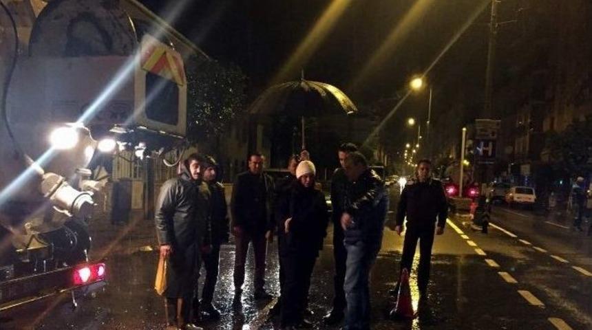 Başkan &Ccedil;e&ccedil;rioğlu, Gece Boyunca Yağış &Ouml;nlemlerini Denetledi