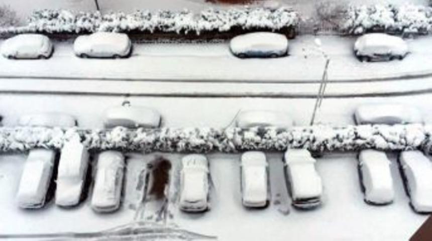 Bursa Şehir Merkezinde Kar Kalınlığı 40 Santimetreye Ulaştı