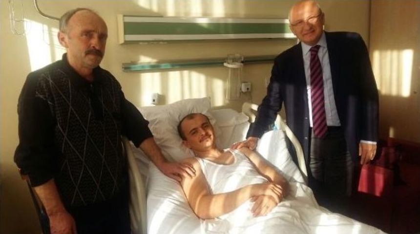 Chp&rsquo;li &Ccedil;akır&ouml;zer&rsquo;den El Bab&rsquo;da Yaralanan Eskişehirli Uzman &Ccedil;avuşa Ge&ccedil;miş Olsun Ziyareti