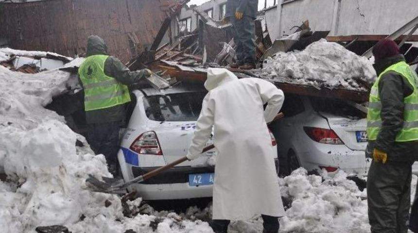 &Ccedil;&ouml;ken &Ccedil;atı Altında Kalan Emniyet Ara&ccedil;ları &Ccedil;ıkarıldı