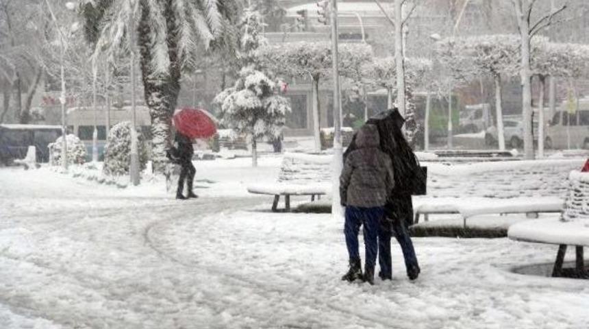 Adapazarı'nda Kar Etkili Oldu