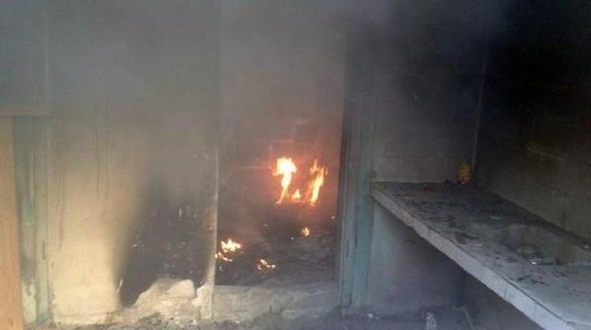 Boş Binayı Ateşe Verdiler