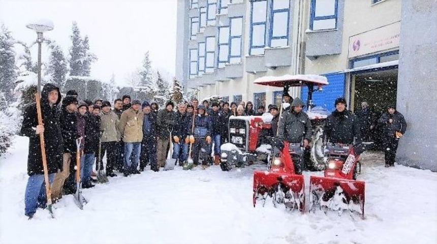 Sakarya &Uuml;niversitesi&rsquo;nde Yoğun Kar Mesaisi