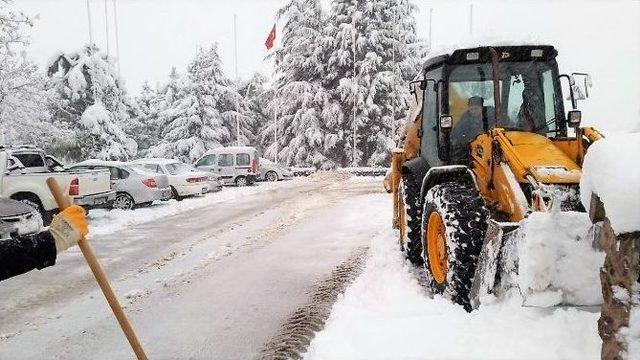 Sakarya Üniversitesi’nde Yoğun Kar Mesaisi