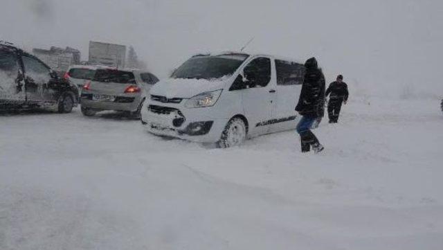 Bursa'da Kar Yağışı Etkili Oluyor (4)