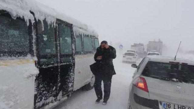 Bursa'da Kar Yağışı Etkili Oluyor (4)