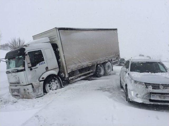 Bursa-izmir Yolu 4.5 Saattir Kapalı, Konvoy 40 Kilometreye Ulaştı