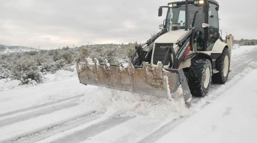 İzmir Beyaza B&uuml;r&uuml;nd&uuml;, Yollar Kapandı