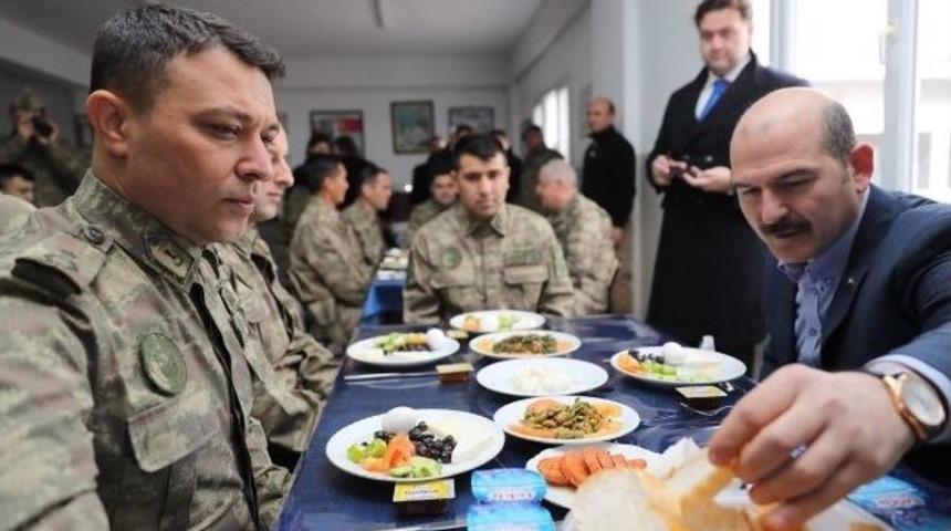 Bakan Soylu, Hatay&rsquo;da Askerlerle Bir Araya Geldi