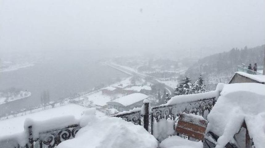 Pierre Loti&rsquo;de Kartpostallık Kar Manzarası