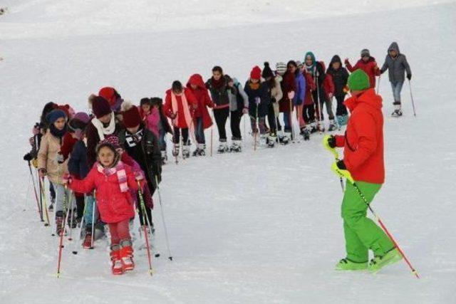 Hakkari de 240 Öğrenciye Kayak Eğitimi Veriliyor 1