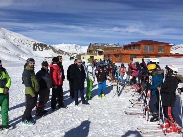 Hakkari de 240 Öğrenciye Kayak Eğitimi Veriliyor 2