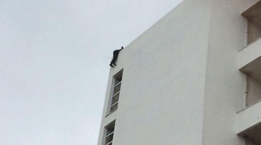 İntihara Teşebb&uuml;s Eden Vatandaşın Polisten İlgin&ccedil; İsteği: