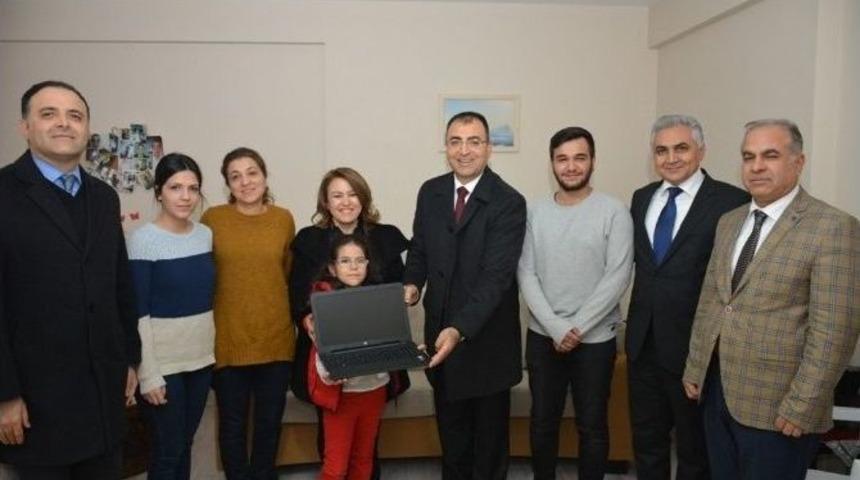 Şehit &Ccedil;ocuklarına Bilgisayar Hediye Edildi