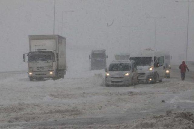 Kuzey Çevre Otoyolu'nda Trafik Durdu